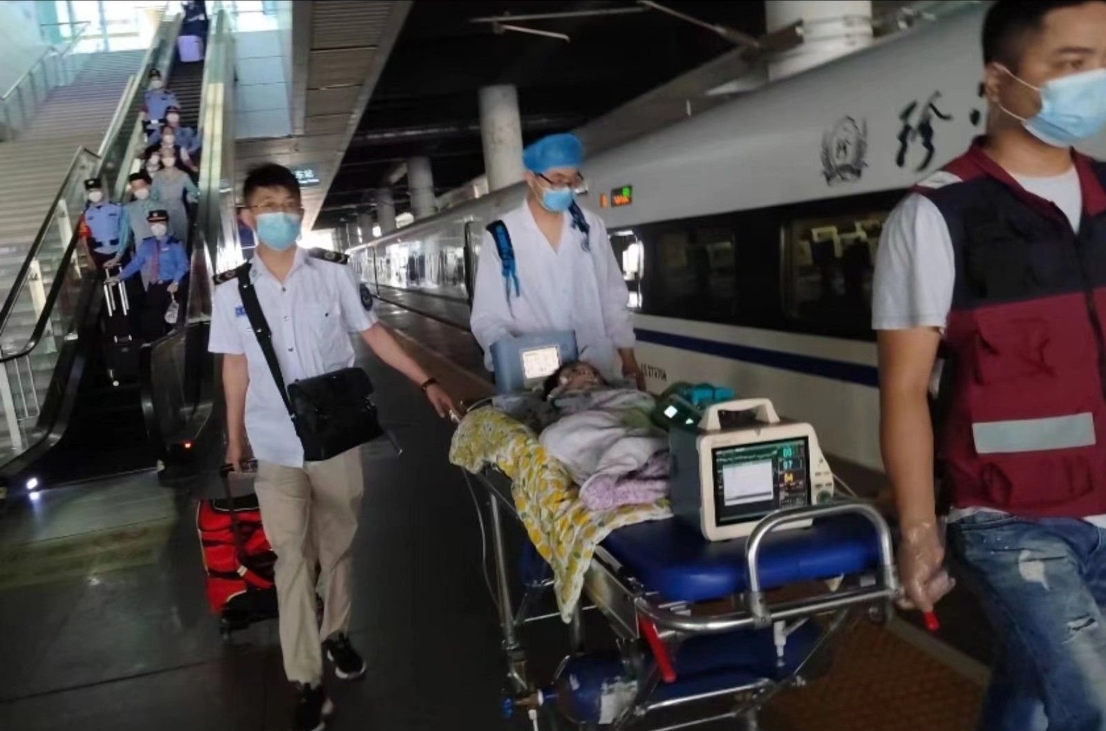 加查县高铁转运公司